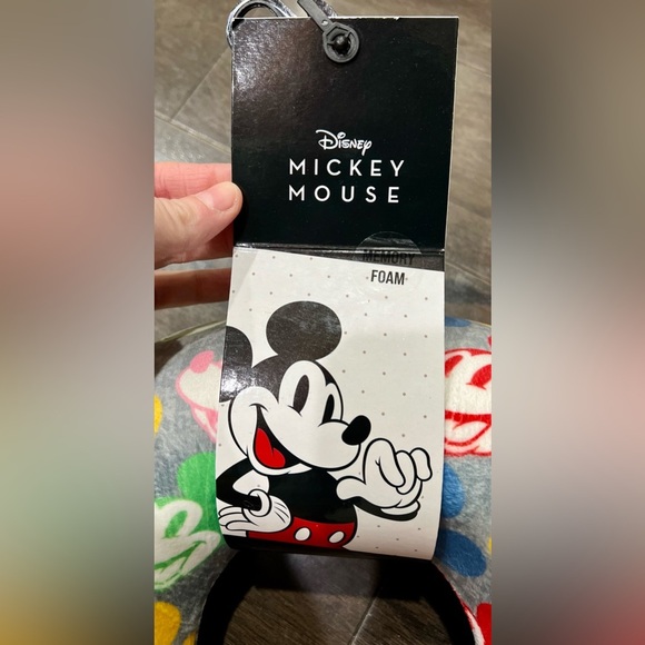 Mickey Mouse Memory Foam travel pillow - Picture 3 of 6